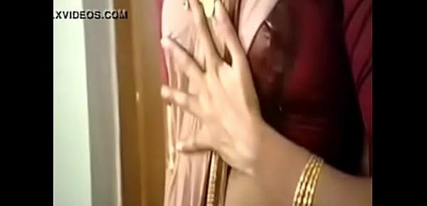  Desi bhabhi hot side boobs and tummy view in blouse for boyfriend 22 sec